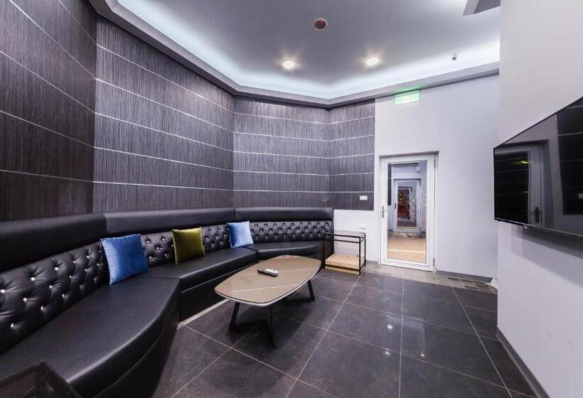 اتاق استاندارد چهار تخته, Ty Motel