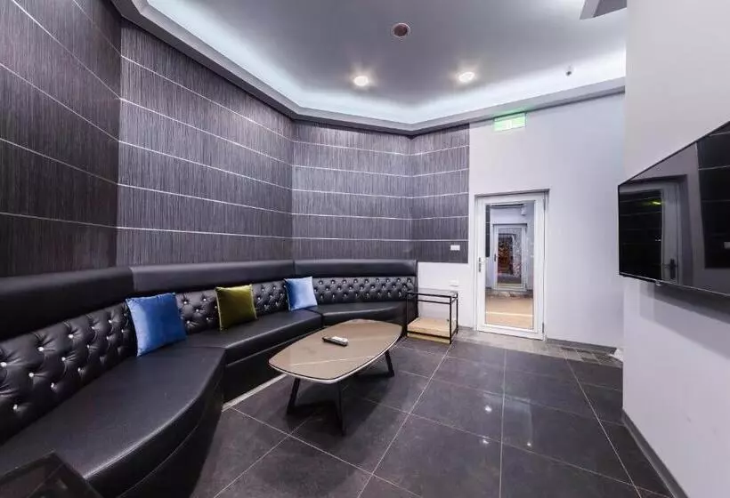 اتاق استاندارد چهار تخته, Ty Motel