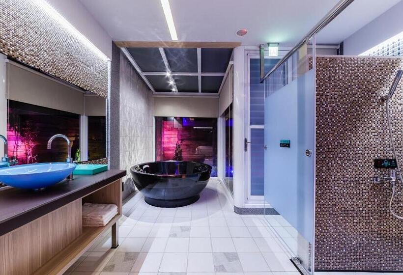 اتاق استاندارد, Ty Motel