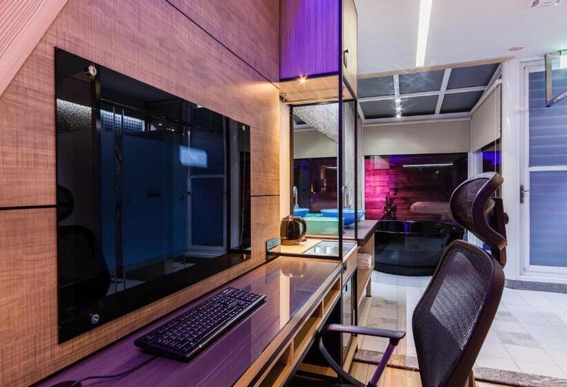 اتاق استاندارد, Ty Motel