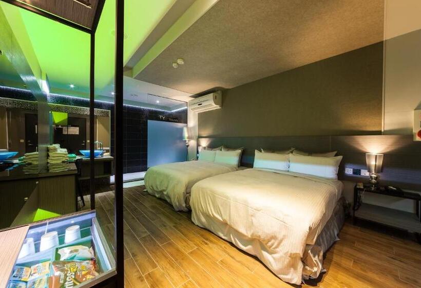 اتاق استاندارد چهار تخته, Ty Motel