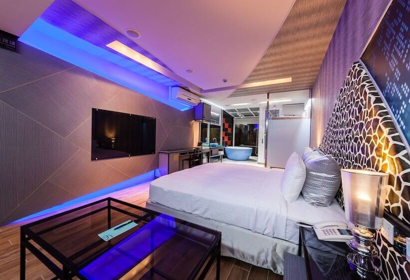 اتاق استاندارد, Ty Motel