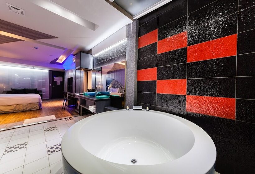 اتاق استاندارد, Ty Motel