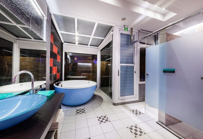 اتاق استاندارد, Ty Motel