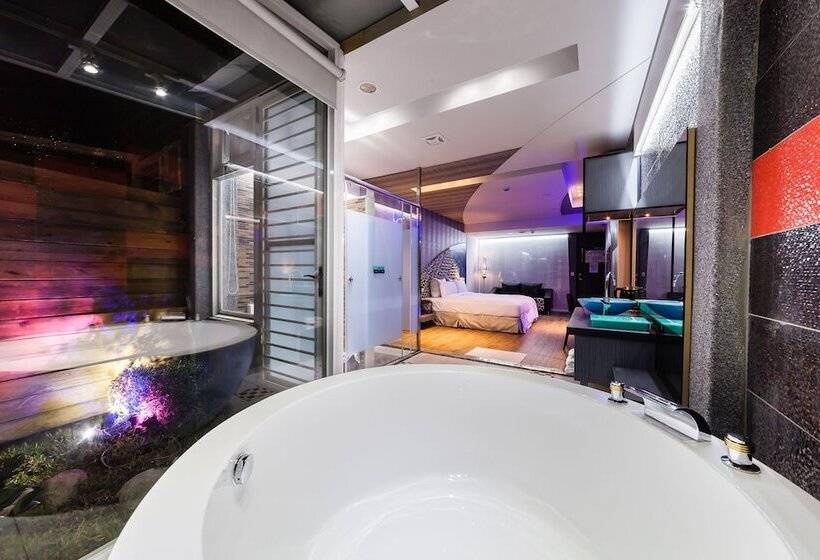 اتاق استاندارد, Ty Motel