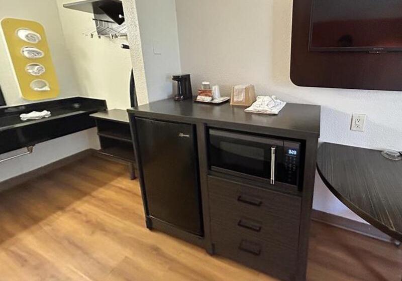 Люкс, Studio 6 Suites   Riverside, Ca South