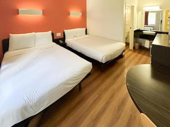 디럭스 4인 룸, Studio 6 Suites   Riverside, Ca South