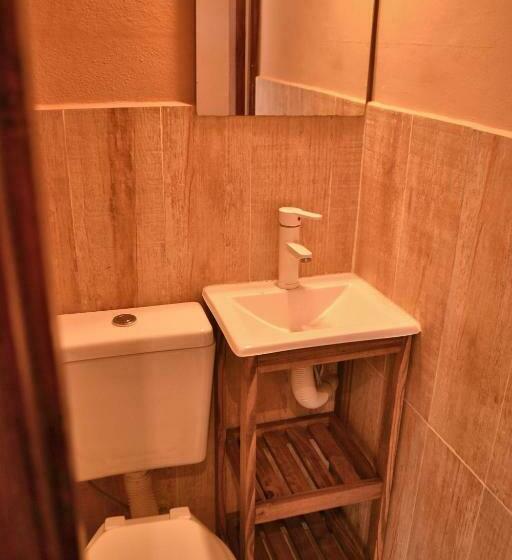 标准三人间, La Morada Hostal