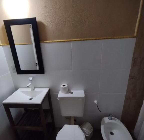 标准三人间, La Morada Hostal