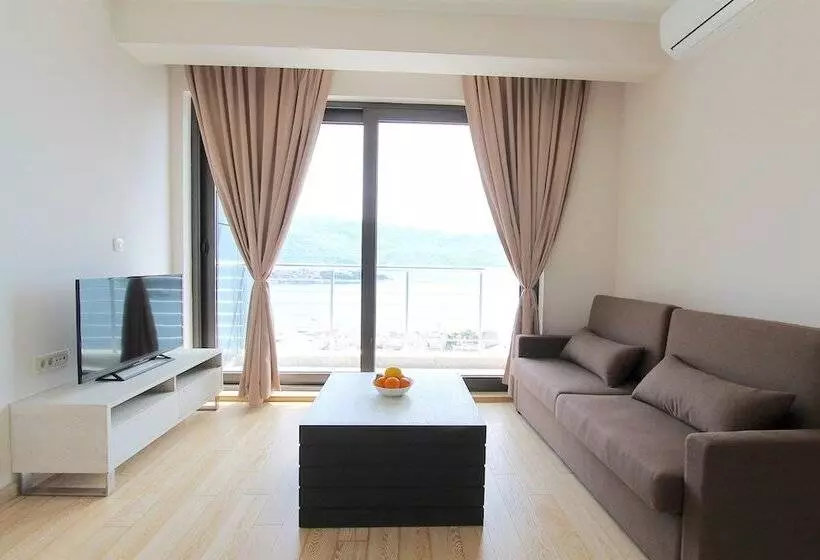 آپارتمان کلاسیک 1 خوابه, Apartments Aqua