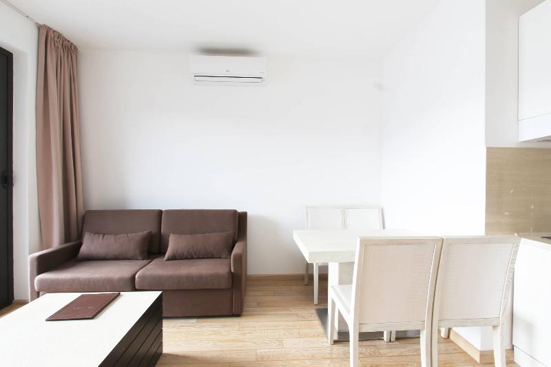 آپارتمان 1 خوابه با بالکن و چشمانداز دریا, Apartments Aqua