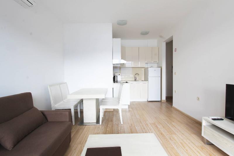 آپارتمان 1 خوابه با بالکن و چشمانداز دریا, Apartments Aqua