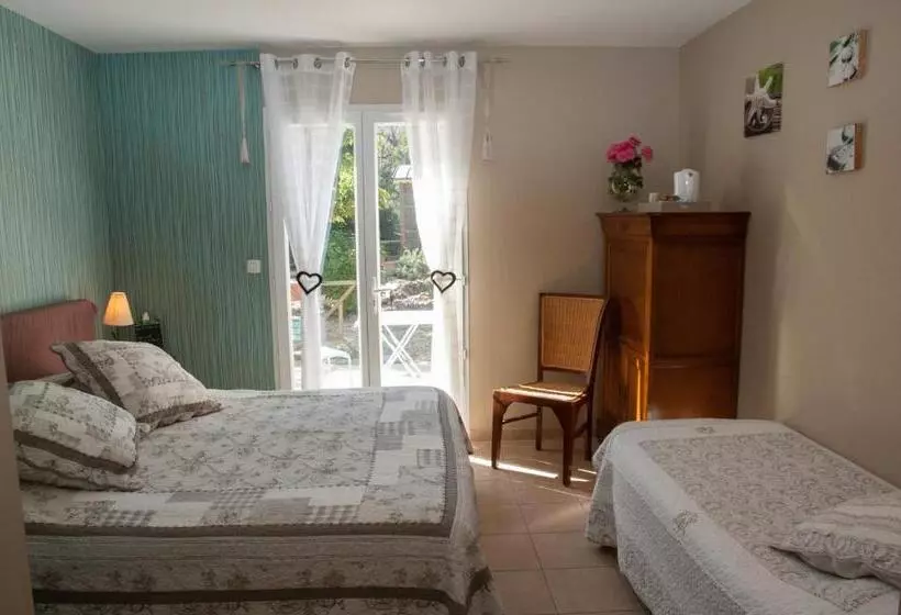 Comfort Kolmen Hengen Huone, Le Mas Pinede