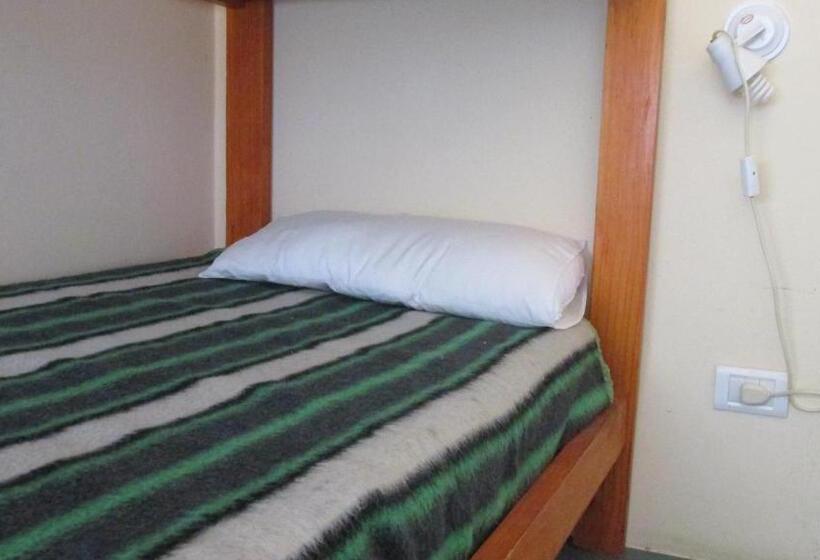 浴室共有スタンダード4人用ルーム, Hostel Aves Del Lago