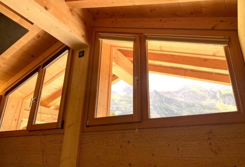 סוויטה דלוקס, Chalet Hôtel Inarpa