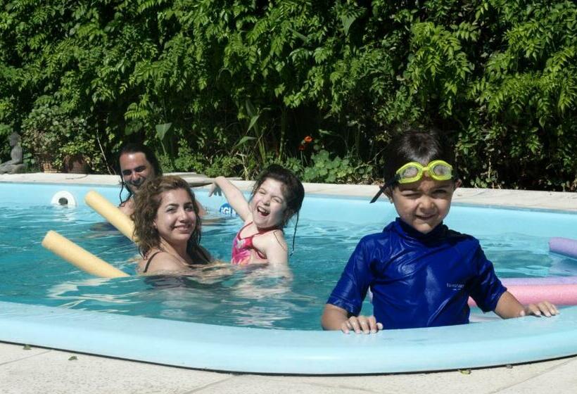 غرفة عائلية, Edith