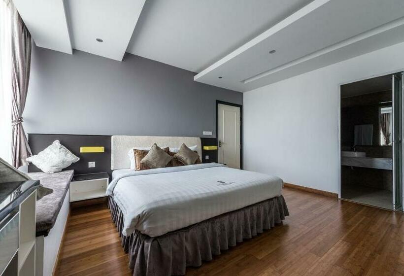 Люкс 2 Спальни, Naki Suites @ Silvertown