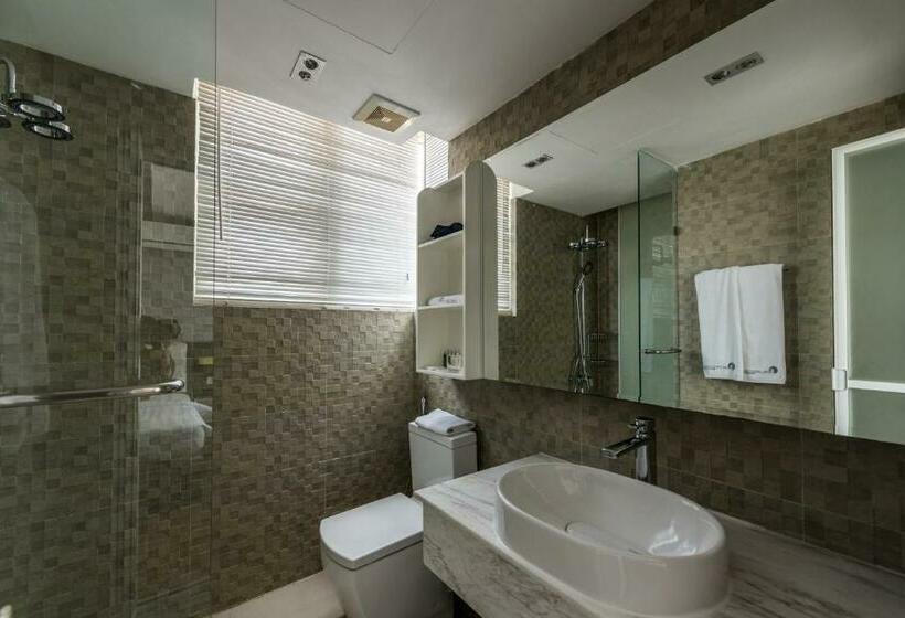 Студия Deluxe, Naki Suites @ Silvertown
