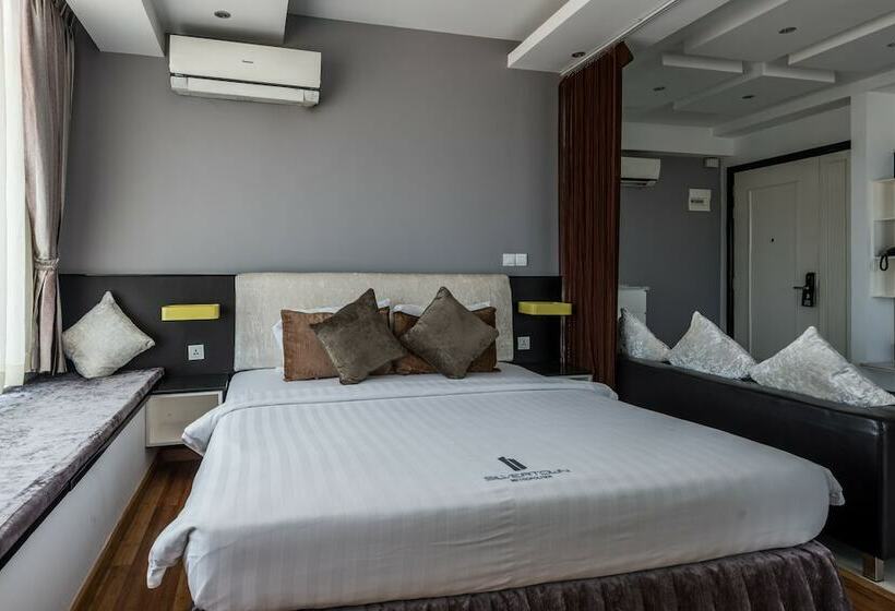 סטודיו דלוקס, Naki Suites @ Silvertown