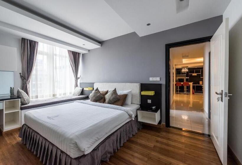 Люкс 2 Спальни, Naki Suites @ Silvertown