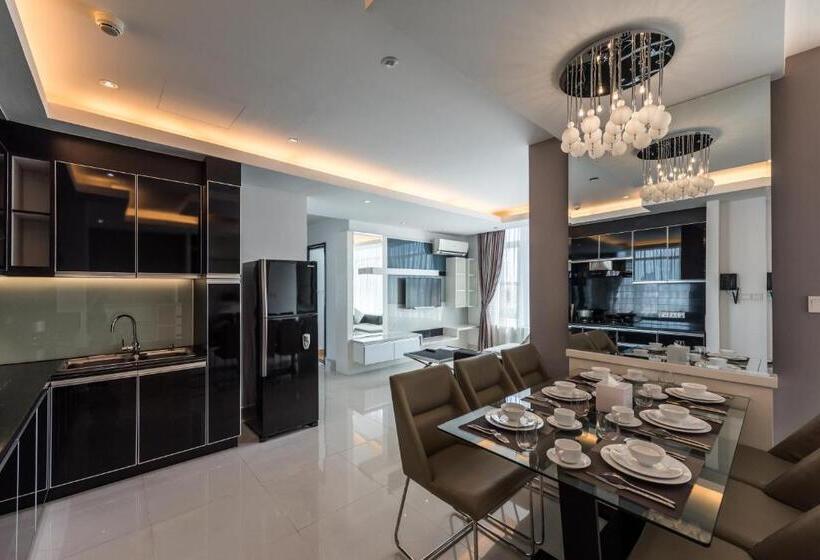 Апартаменты 3 Спальни, Naki Suites @ Silvertown