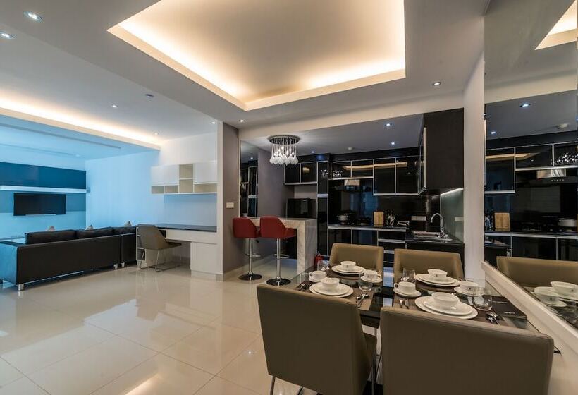 Люкс 2 Спальни, Naki Suites @ Silvertown