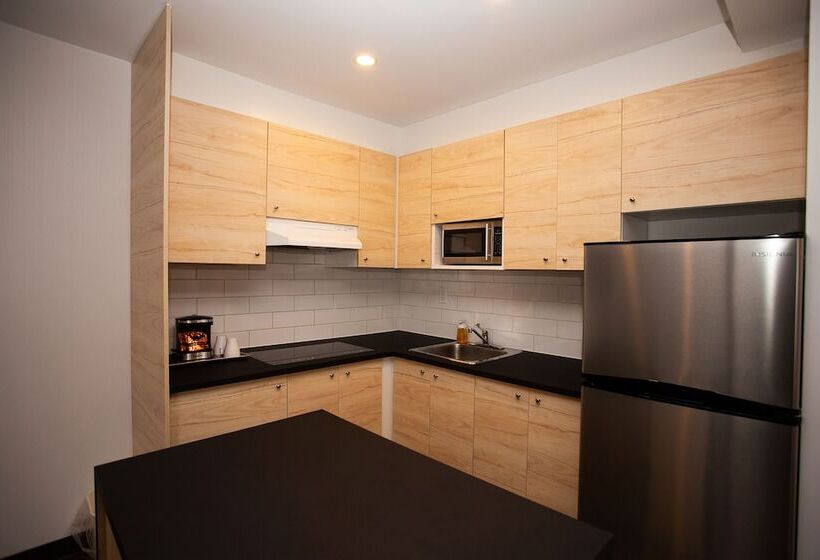 スタンダードルーム, Newstar Montreal