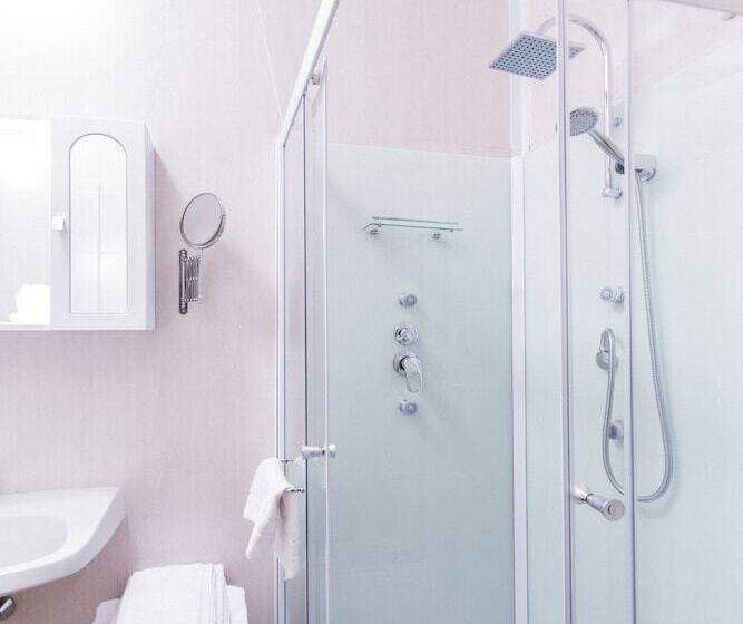 デラックスルーム, Quari Hotel Restaurant & Pizza