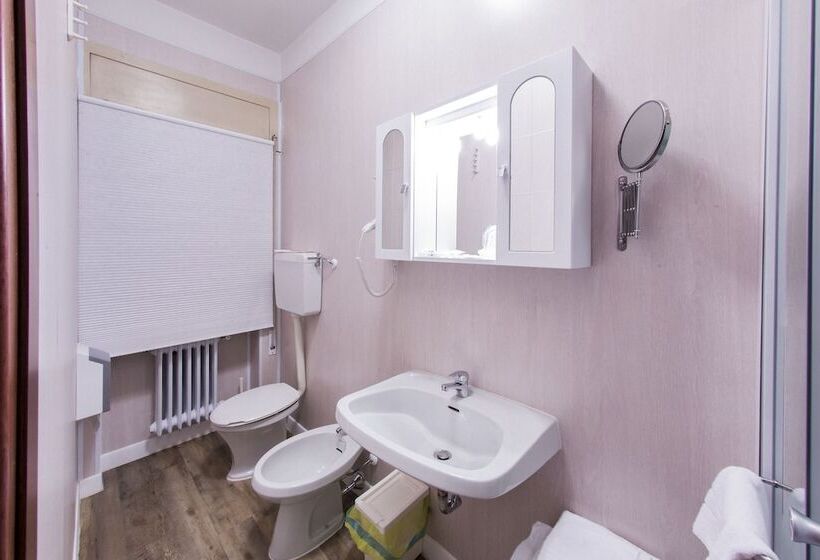 デラックスルーム, Quari Hotel Restaurant & Pizza