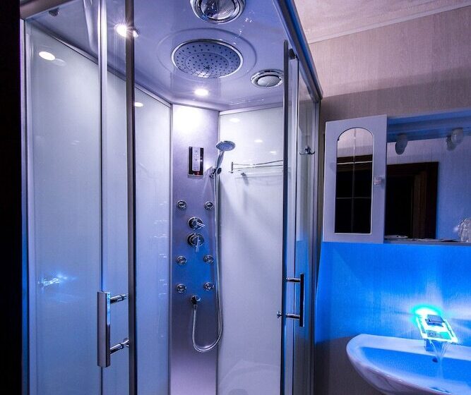 キングサイズベッドのスタンダードルーム, Quari Hotel Restaurant & Pizza