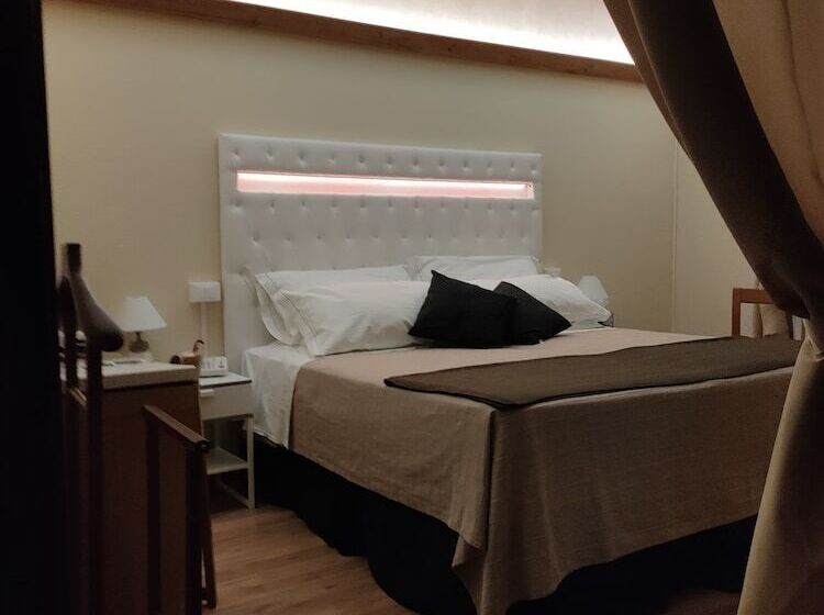 キングサイズベッドのスタンダードルーム, Quari Hotel Restaurant & Pizza