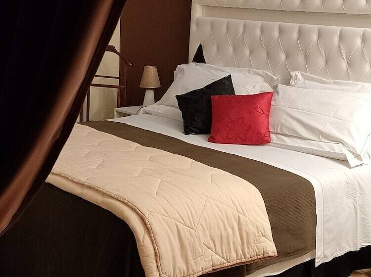 キングサイズベッドのスタンダードルーム, Quari Hotel Restaurant & Pizza