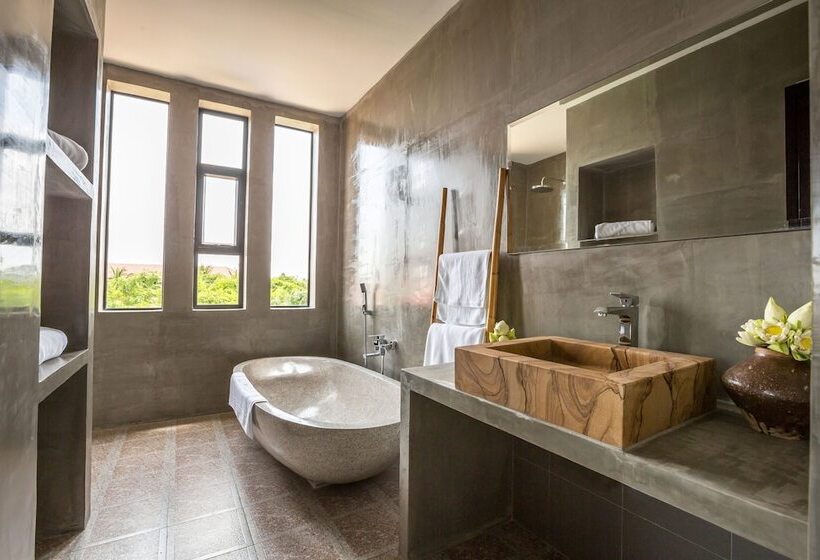 اتاق خانوادگی, Silver Palms Residence