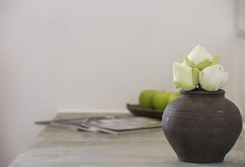 اتاق خانوادگی, Silver Palms Residence