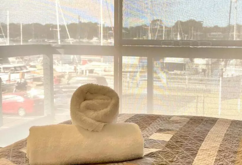 1 Bedroom Apartment Lake View, Mariners Cove At Paynesville