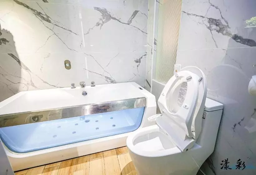 اتاق سوپریور با وان آب گرم, Mmmotel