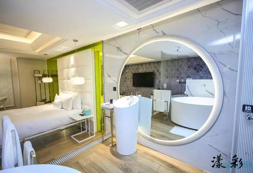اتاق سوپریور با وان آب گرم, Mmmotel