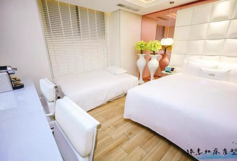اتاق لوکس با وان آب گرم, Mmmotel
