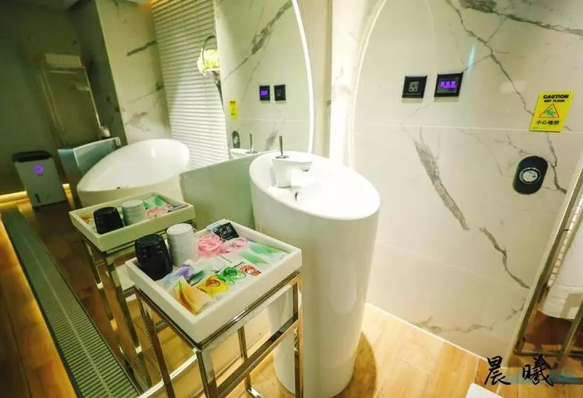 اتاق استاندارد با وان آب گرم, Mmmotel