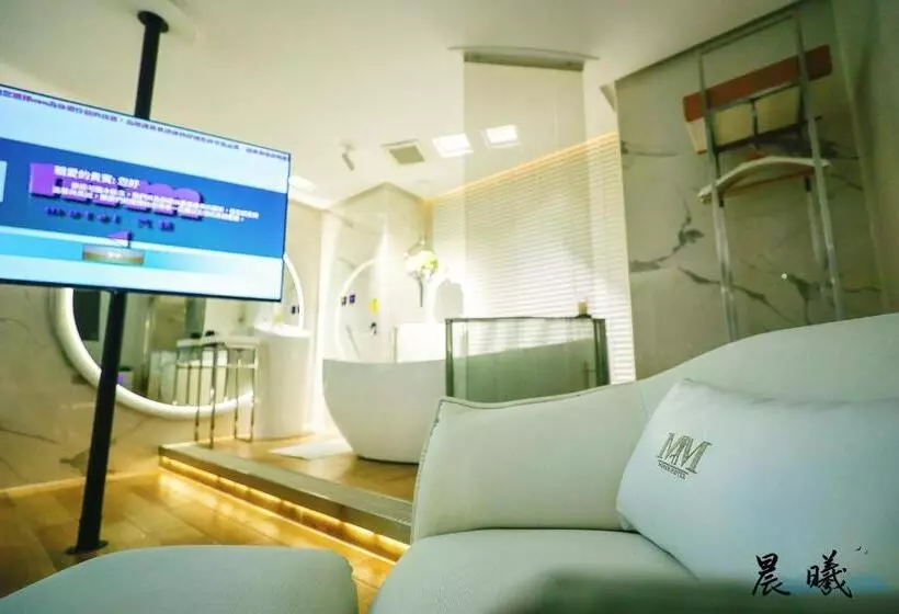 اتاق استاندارد با وان آب گرم, Mmmotel