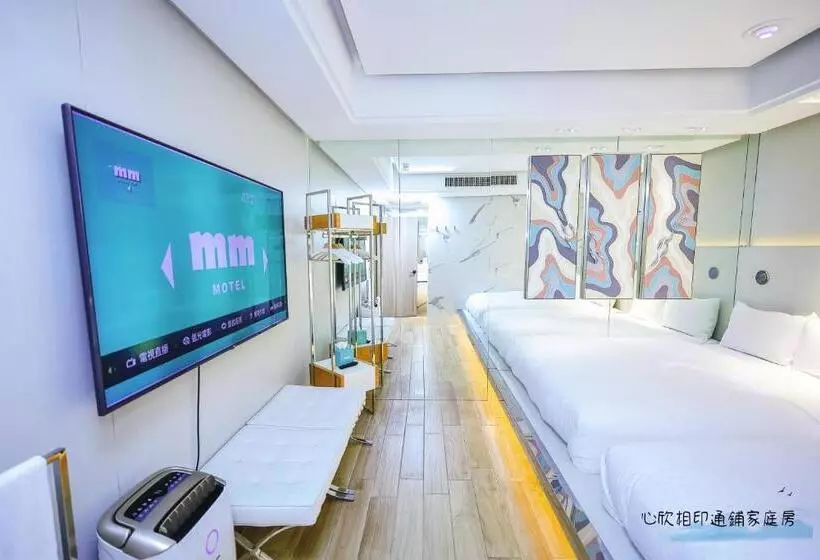 اتاق لوکس خانوادگی, Mmmotel