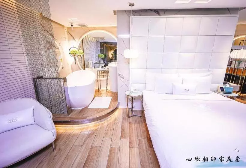 اتاق خانوادگی با تختخواب سفری, Mmmotel
