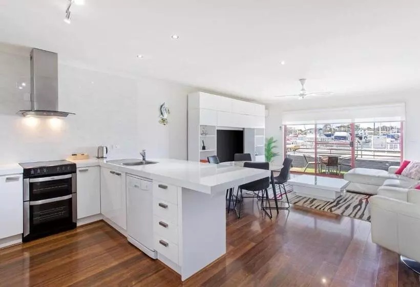 バルコニー付き１ベッドルームアパートメント, Mariners Cove At Paynesville