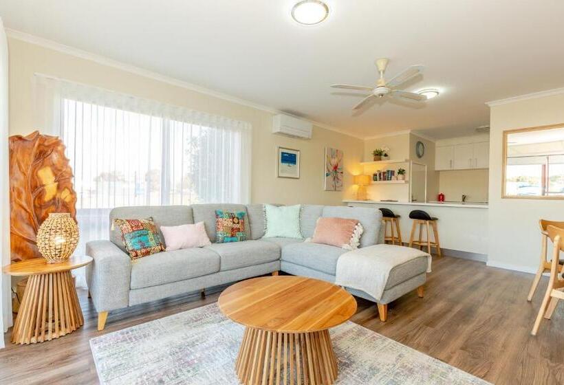 1 Bedroom Apartment Lake View, Mariners Cove At Paynesville