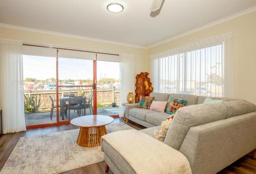 1 Bedroom Apartment Lake View, Mariners Cove At Paynesville