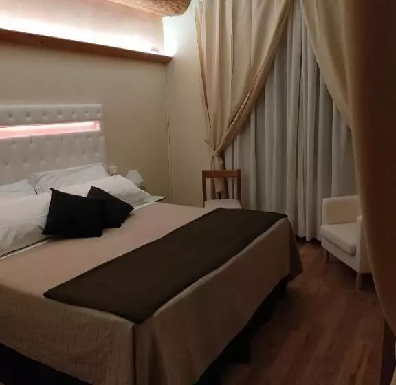 キングサイズベッドのスタンダードルーム, Quari Hotel Restaurant & Pizza
