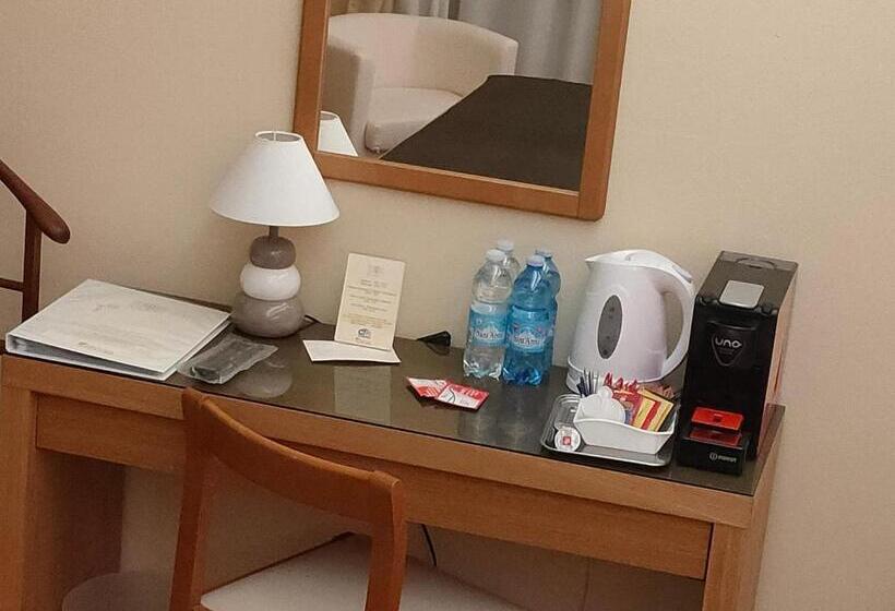 اتاق استاندارد با تخت بزرگ, Quari Hotel Restaurant & Pizza
