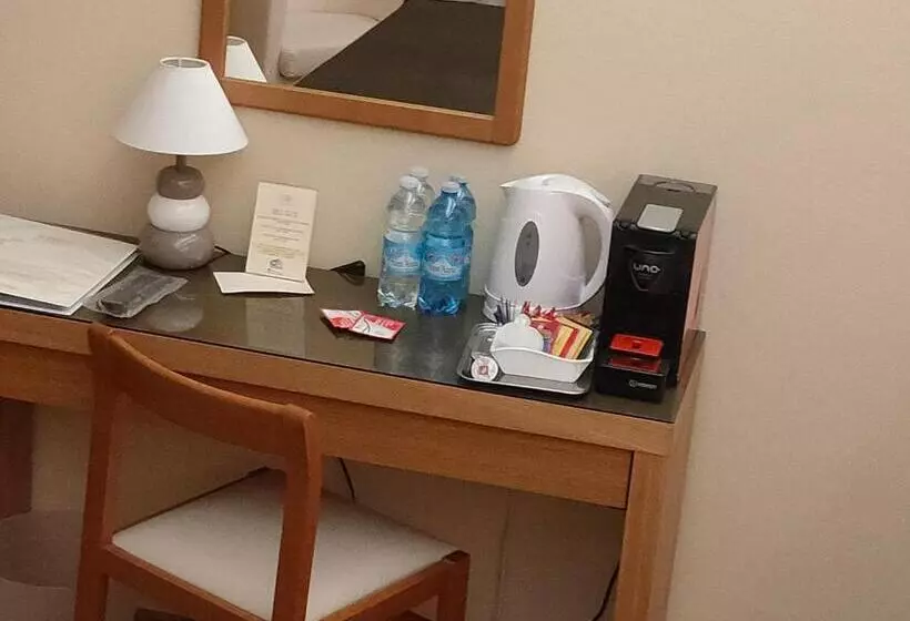 キングサイズベッドのスタンダードルーム, Quari Hotel Restaurant & Pizza