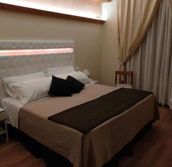 キングサイズベッドのスタンダードルーム, Quari Hotel Restaurant & Pizza