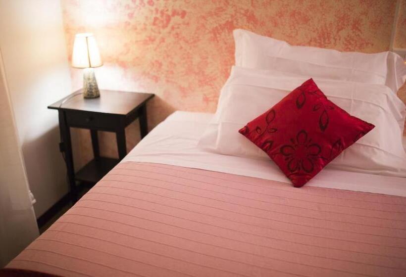 クイーンサイズベッドのスタンダードルーム, Quari Hotel Restaurant & Pizza